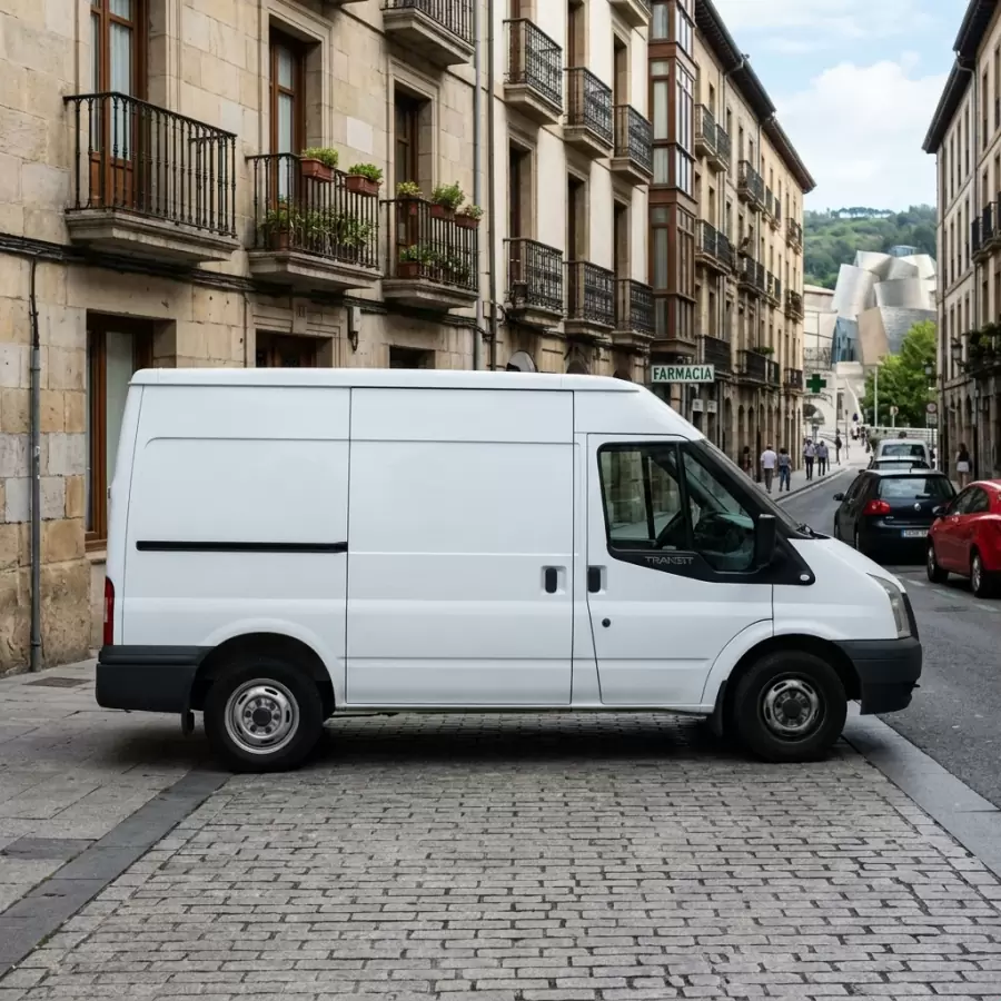 Furgoneta de electricista preparada para intervenir en Bilbao